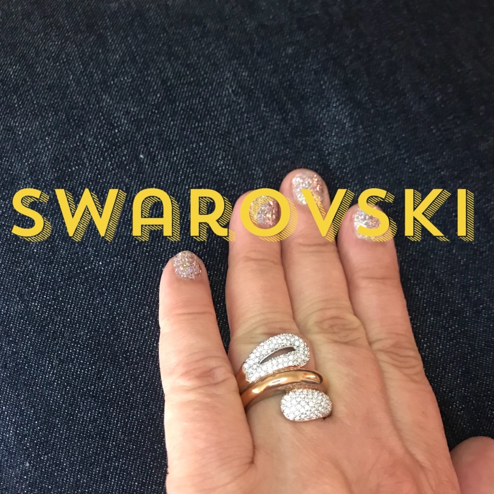 New Swarovski ring - includes Box and bag